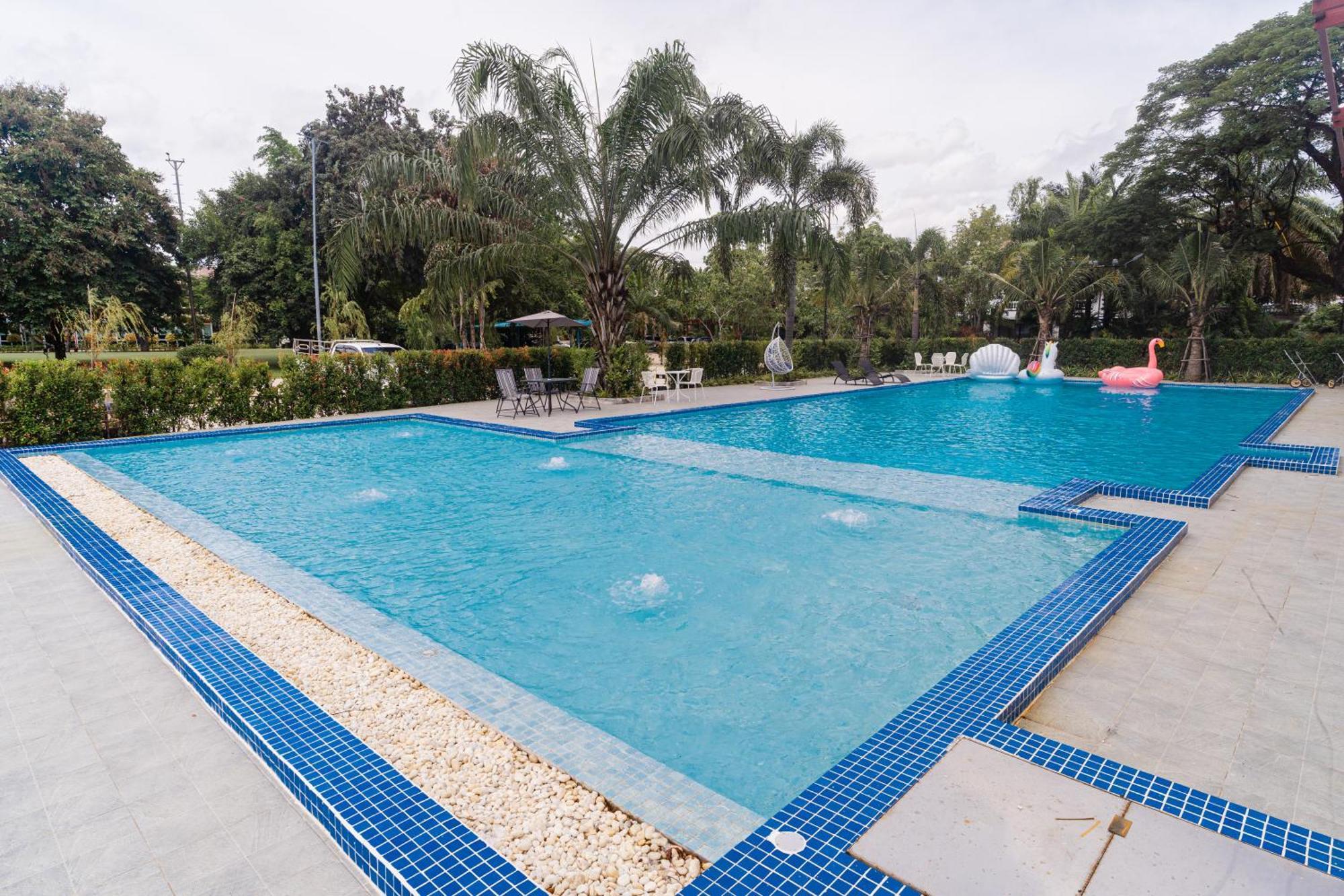 Baan Suan Khun Ta And Golf Resort Убонратчатхані Екстер'єр фото