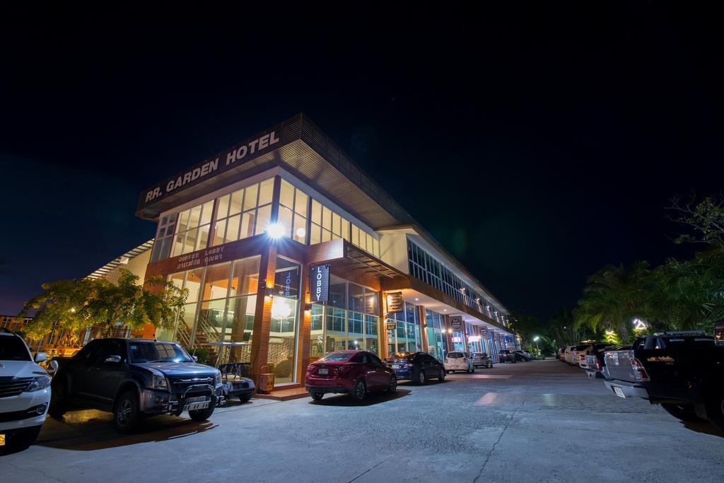 Baan Suan Khun Ta And Golf Resort Убонратчатхані Екстер'єр фото