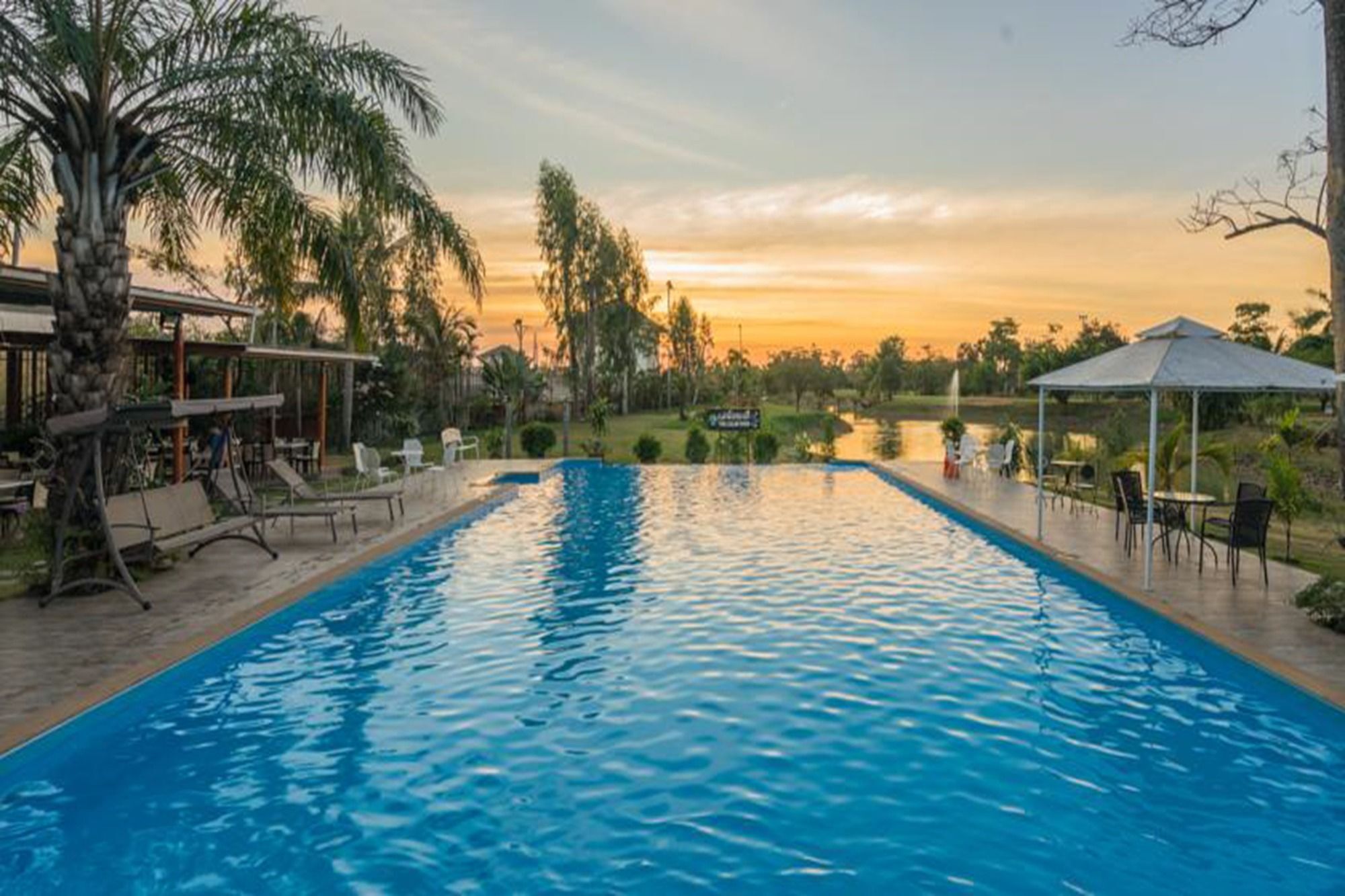 Baan Suan Khun Ta And Golf Resort Убонратчатхані Екстер'єр фото